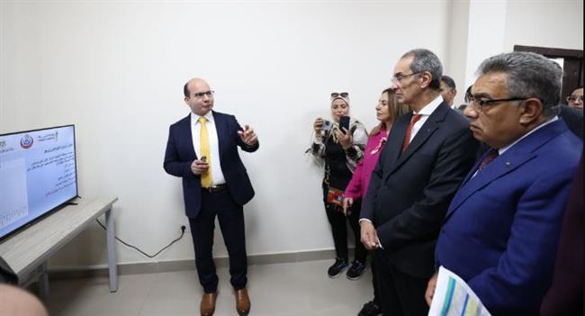 وزير الاتصالات يتابع منظومة التشخيص عن بُعد فى مستشفى الصدر بالمنصورة