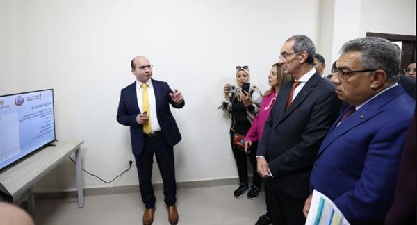 وزير الاتصالات يتابع منظومة التشخيص عن بُعد فى مستشفى الصدر بالمنصورة