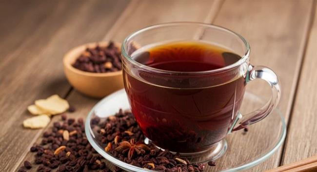3 إضافات منزلية تحول الشاي الأسود إلى مشروب علاجي
