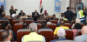   وزير الصناعة والنقل يتفقد منطقتي "قفط" و"هو" الصناعيتين بمحافظة قنا