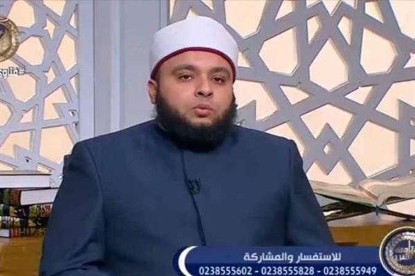 هل يجوز أداء النوافل جالسا على الكرسى؟ فيديو