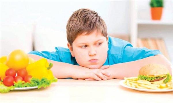 كيف نحمي أطفالنا من زيادة الوزن؟.. انفوجراف