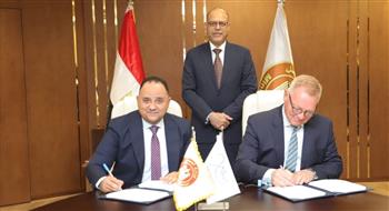   وزير العمل يشهد تجديد اتفاقية عمل جماعية بقناة السويس للحاويات