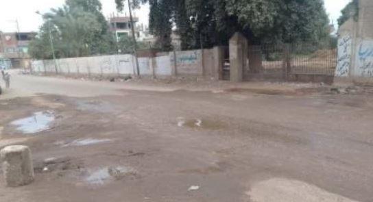 قنا .. إصلاح كسر بخط مياه قرية الخضيرات بنجع حمادي