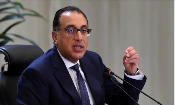 مدبولي يناقش خطط وزارة الطيران المدني لتطوير المطارات