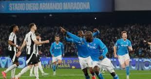نابولي يفوز 2-1 على يوفنتوس ويتصدر الدوري الإيطالي