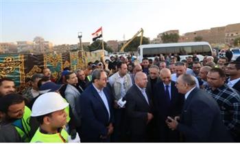   وزير النقل يتفقد محطات ومسار الخط الثاني للقطار السريع 