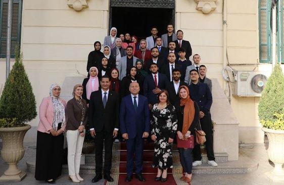 من قاعات الدراسة إلى الميدان.. طلاب أكاديمية السادات يزورون محافظة القاهرة