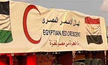 الهلال الأحمر يدفع بـ 256 ألف سلة غذائية عبر قافلة "زاد العزة" الـ 89 إلى غزة