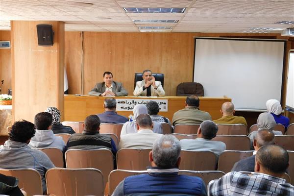 "الفرماوي" يعقد اجتماعا موسعا بمديري الإدارات المركزية والفرعية