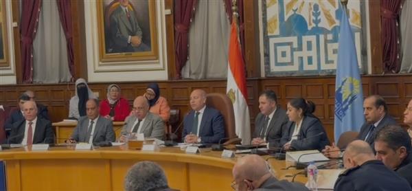 القاهرة تتوعد بمحاسبة المخالفين وتخصص مكان للتخلص من المخلفات الصلبة