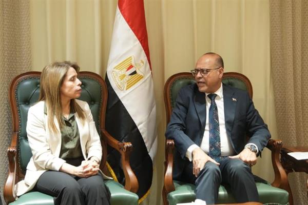 وزير العمل يستقبل خبيرة منظمة العمل الدولية