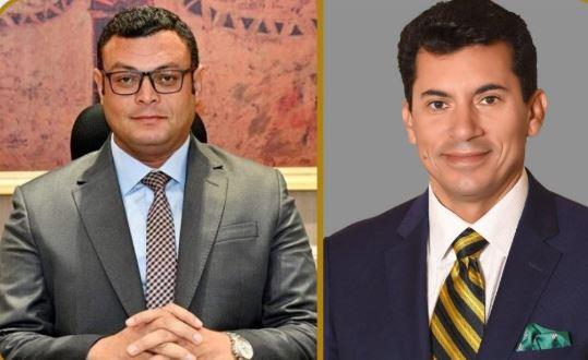 خطوة جديدة في مسيرة وزير الرياضة.. وزير الإسكان يهنئ أشرف صبحي