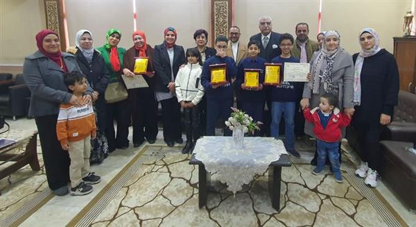 مدير تعليم القليوبية يكرم الطلاب الفائزين فى مسابقة«DIGITOPIA»
