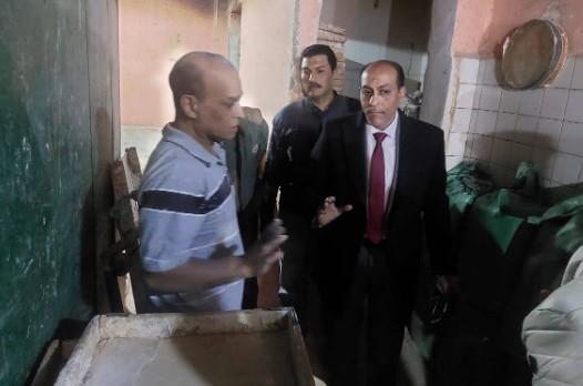 ضبط 2 طن مصنعات لحوم ودواجن مجهولة المصدر في حملة تموينية مكبرة ببنها