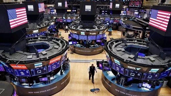 رسوم ترامب الجمركية تهبط بمؤشرات الأسهم الأمريكية بعد ضربة «ديب سيك» 