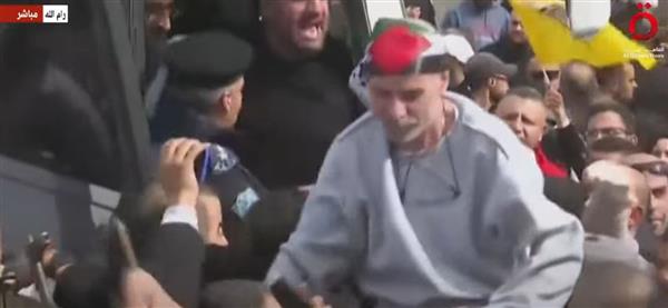 الاحتلال: "الصليب الأحمر" تسلمت المحتجز الثالث من ميناء غزة وجار نقله لقواتنا