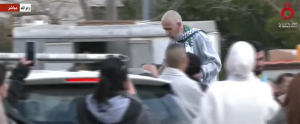 الفرحة العارمة عنوان وصول شاحنة الأسرى الفلسطينيين المفرج عنهم