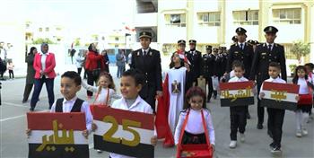   رجال الشرطة يواصلون مشاركة المواطنين الإحتفال بالذكرى الـ73 لعيد الشرطة