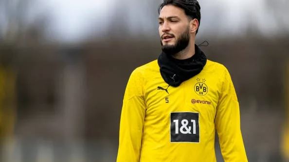 دورتموند يعلن غياب المدافع الجزائري رامي بن سبعيني عن مباراة سبورتنج لشبونة