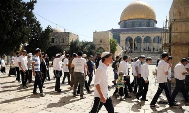 عشرات المستوطنين الإسرائيليين يقتحمون المسجد الأقصى