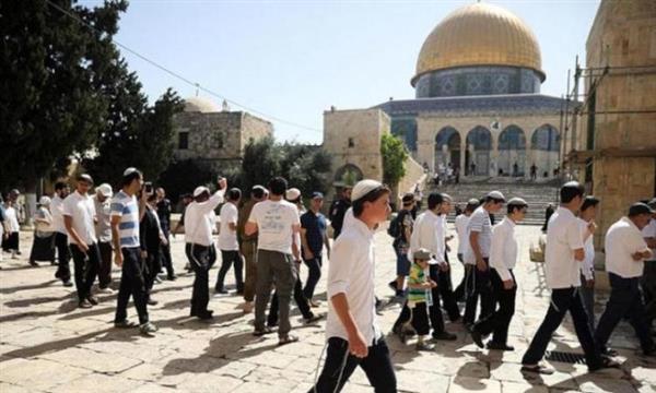 عشرات المستوطنين الإسرائيليين يقتحمون المسجد الأقصى