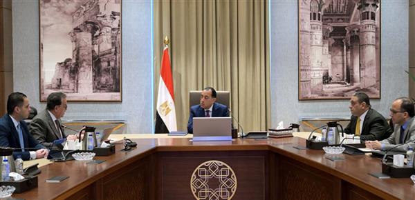 رئيس الوزراء يتابع مع وزير الصحة الموقف التنفيذي لعدد من مشروعات الوزارة