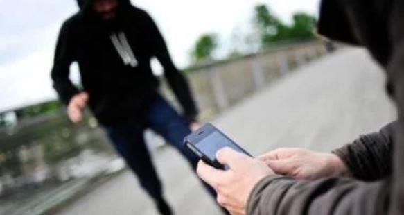 حبس 3 عاطلين بتهمة سرقة هواتف المحمولة فى مدينة نصر