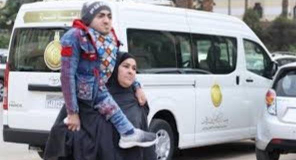 الإمام الأكبر يفي بوعده ويرسل الحاجة زينب الشربيني ونجلها لأداء مناسك العمرة