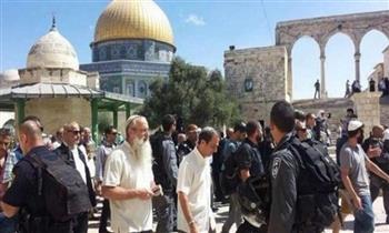 مستوطنون إسرائيليون يقتحمون المسجد الأقصى تحت حماية شرطة الاحتلال