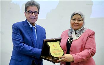   تكريم نسرين عز الدين لإنجازها العلمى لإعادة بحيرة قارون للإنتاج السمكى