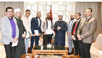   الأزهري يكرم 3 شباب تقديرا لشجاعتهم في إنقاذ أطفال حريق فيصل