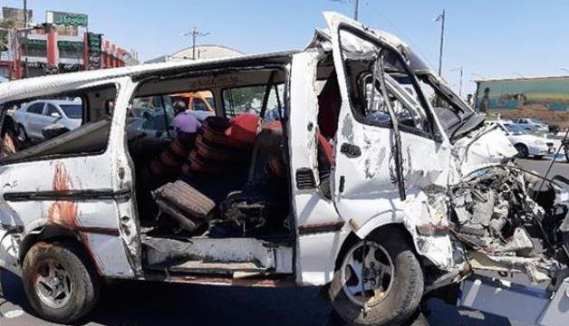 إصابة 14 شخصا فى تصادم سيارة نقل وميكروباص على الطريق الساحلى بالدقهلية