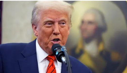 ترامب يبلغ الصحفيين أنه أجرى مباحثات مباشرة مع بوتين