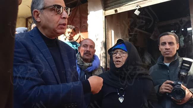 محافظ المنيا ينصف سيدة عجوز بعد تعرضها للظلم لمدة 45 سنة 