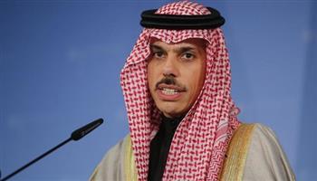 وزير الخارجية السعودي يبحث مع نظيريه التركي والفرنسي المستجدات الإقليمية
