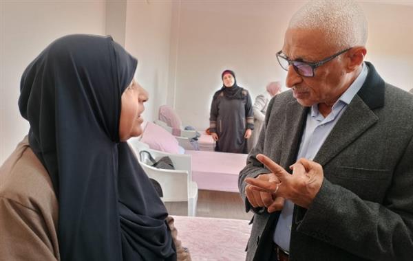 محافظ شمال سيناء يزور الفلسطينيين بمركز استشفاء الشيخ زويد