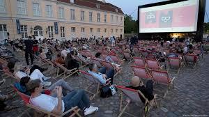 الأحداث السياسية تهيمن على افتتاح برلين السينمائي