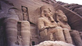   "هي مني وأنا منها  وكلانا سر وجود الآخر" تعرف على الحب في مصر القديمة