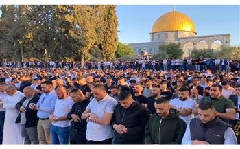   40 ألفا يؤدون صلاة الجمعة في المسجد الأقصى