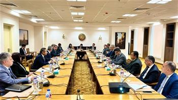  الخارجية تبحث جهود جذب الاستثمار مع رئيس المنطقة الاقتصادية لقناة السويس
