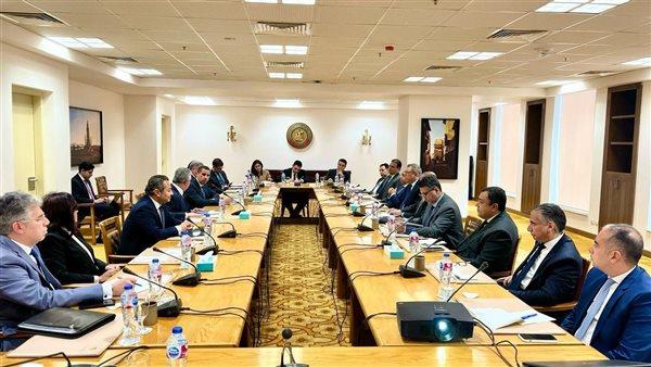 الخارجية تبحث جهود جذب الاستثمار مع رئيس المنطقة الاقتصادية لقناة السويس