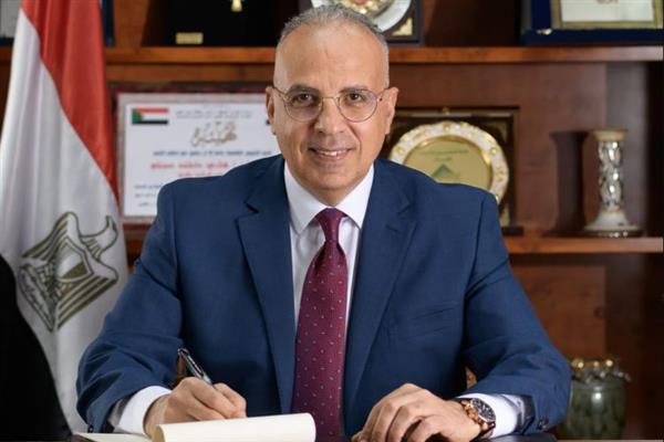 وزير الري : عمليات تطهير الترع والمصارف تمكنها من القيام بوظيفتها الأساسية