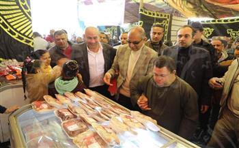 محافظ المنيا يصطحب شاب من مصابي متلازمة داون خلال افتتاحه معرضين" أهلاً رمضان" بمغاغه