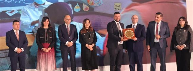 محافظ بني سويف يشيد بأداء مؤسسة صناع الخير في المجال التنموي 