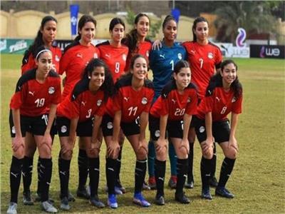 طاقم حكام ليبيرى لمباراة رواندا ومصر في الكرة النسائية
