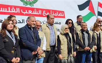   وفد الجامعة العربية يتفقد قافلة مساعدات لدعم أهالي قطاع غزة
