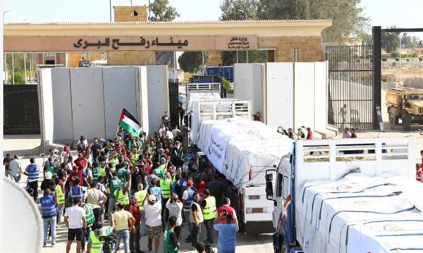 150 شاحنة مساعدات إنسانية متنوعة تدخل غزة