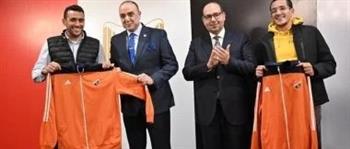   أحمد الجندى وشقيقه محمد أبطال العالم فى الخماسى الحديث يعلنان الزي الجديد لنادى الشمس