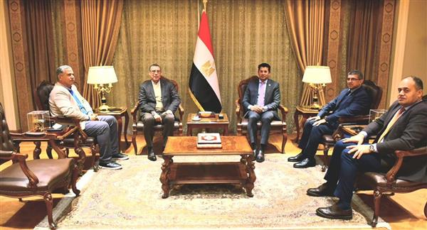 وزير الرياضة يبحث مع رئيس اتحاد الكرة الطائرة خطة تطوير اللعبة واستعدادات أولمبياد 2028